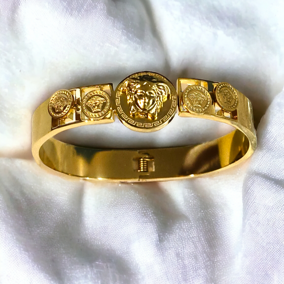 Gold Lion Head Coin Bracelet