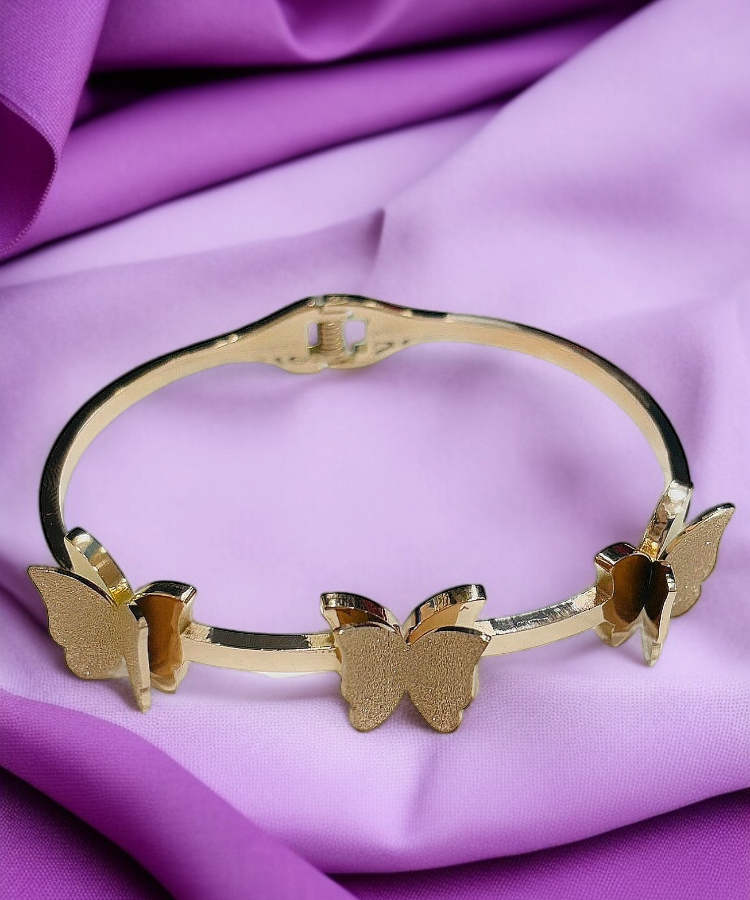 Elegant Gold-Plated Butterfly Bracelet – Anti-Tarnish & Timeless Beauty