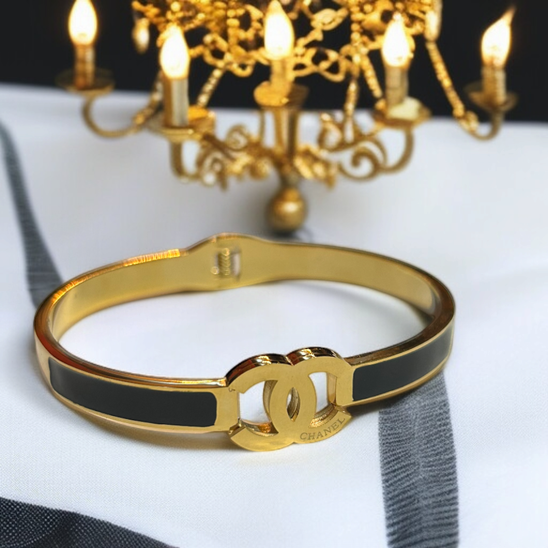 Luxurious Gold-Plated Black Enamel Bracelet – Anti-Tarnish & Elegant Design